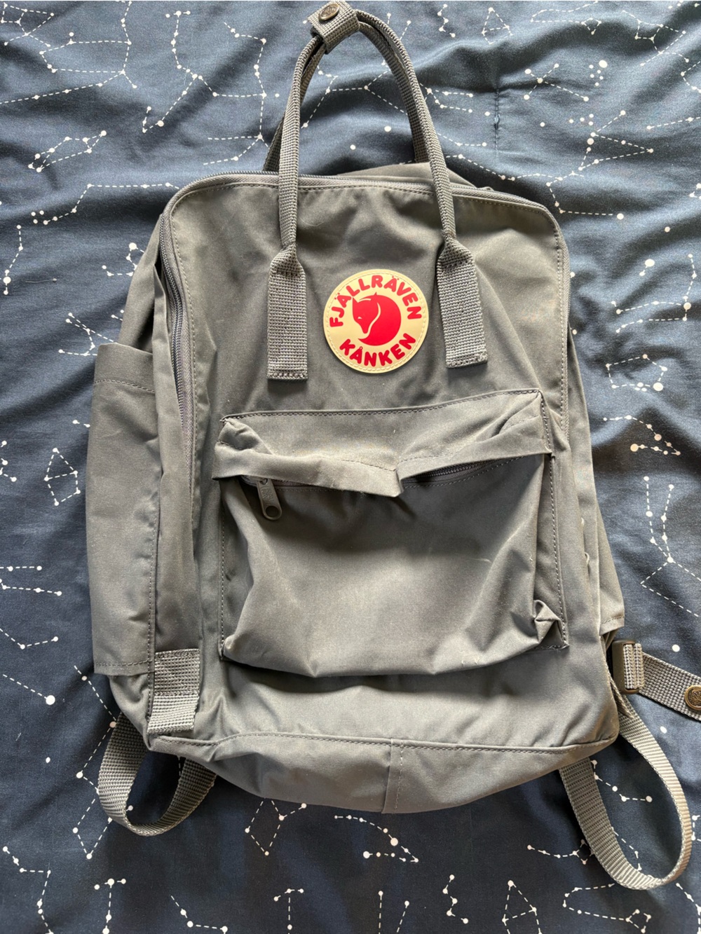NEW LISTING ✨ Gray Fjall Raven Kanken Backpack
